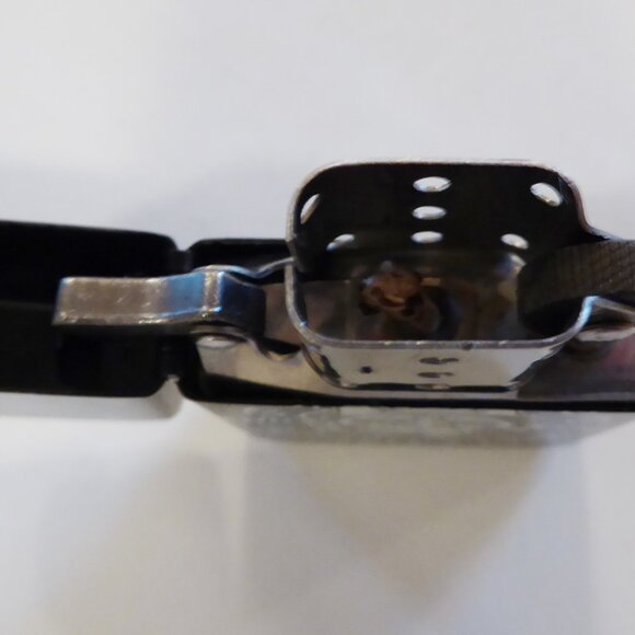 VINTAGE SMOKING CHIMP SOCIETY BOOZE & BROADS GENTLEMEN’S LODGE CIGARETTE LIGHTER - Picture 4 of 8